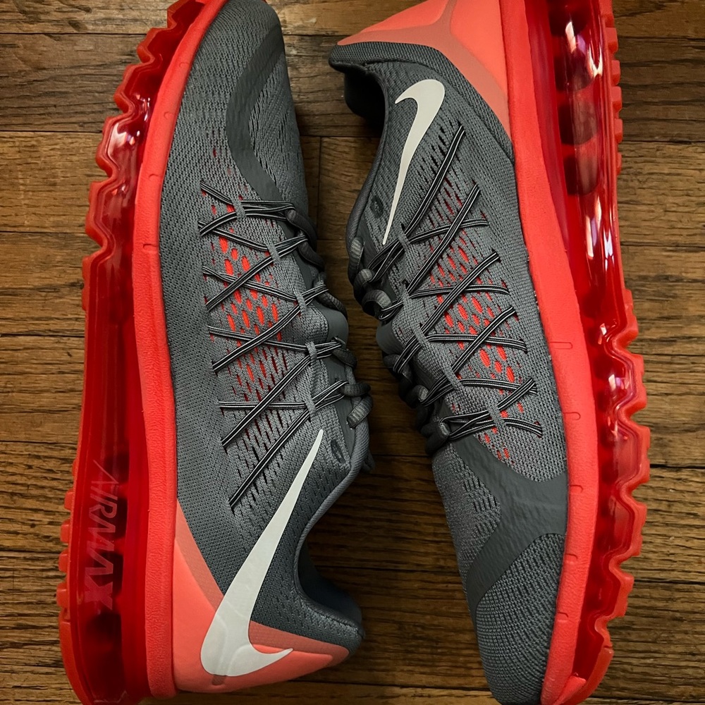 Mens running shoes